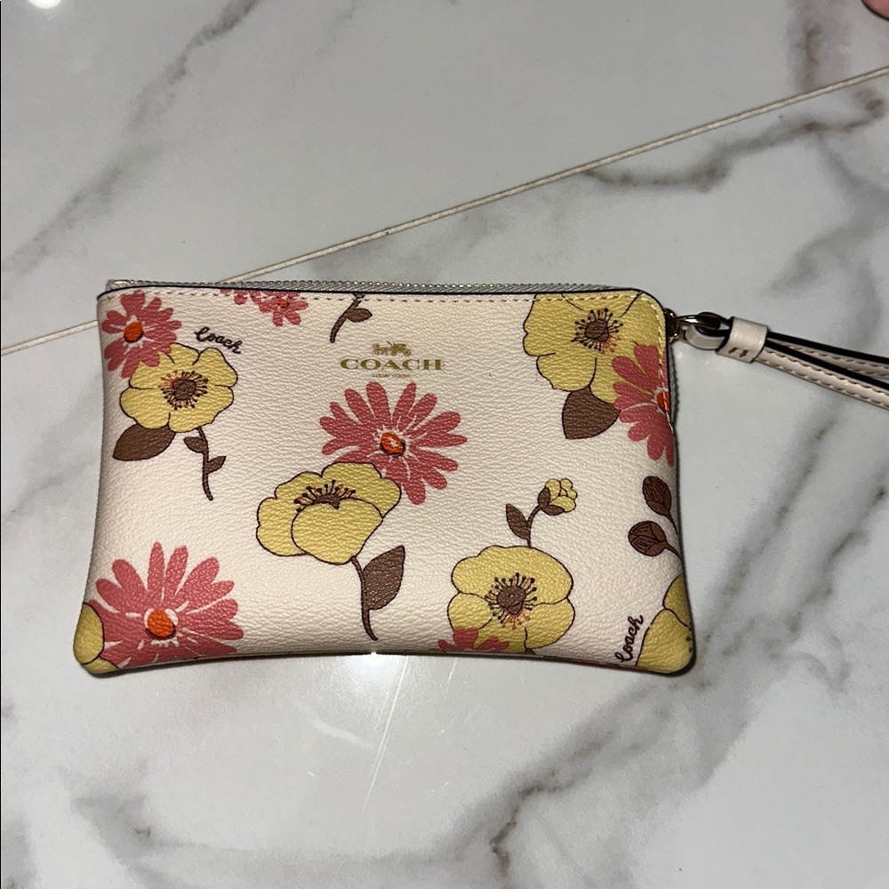 4 Coach Items Bundle - image 2